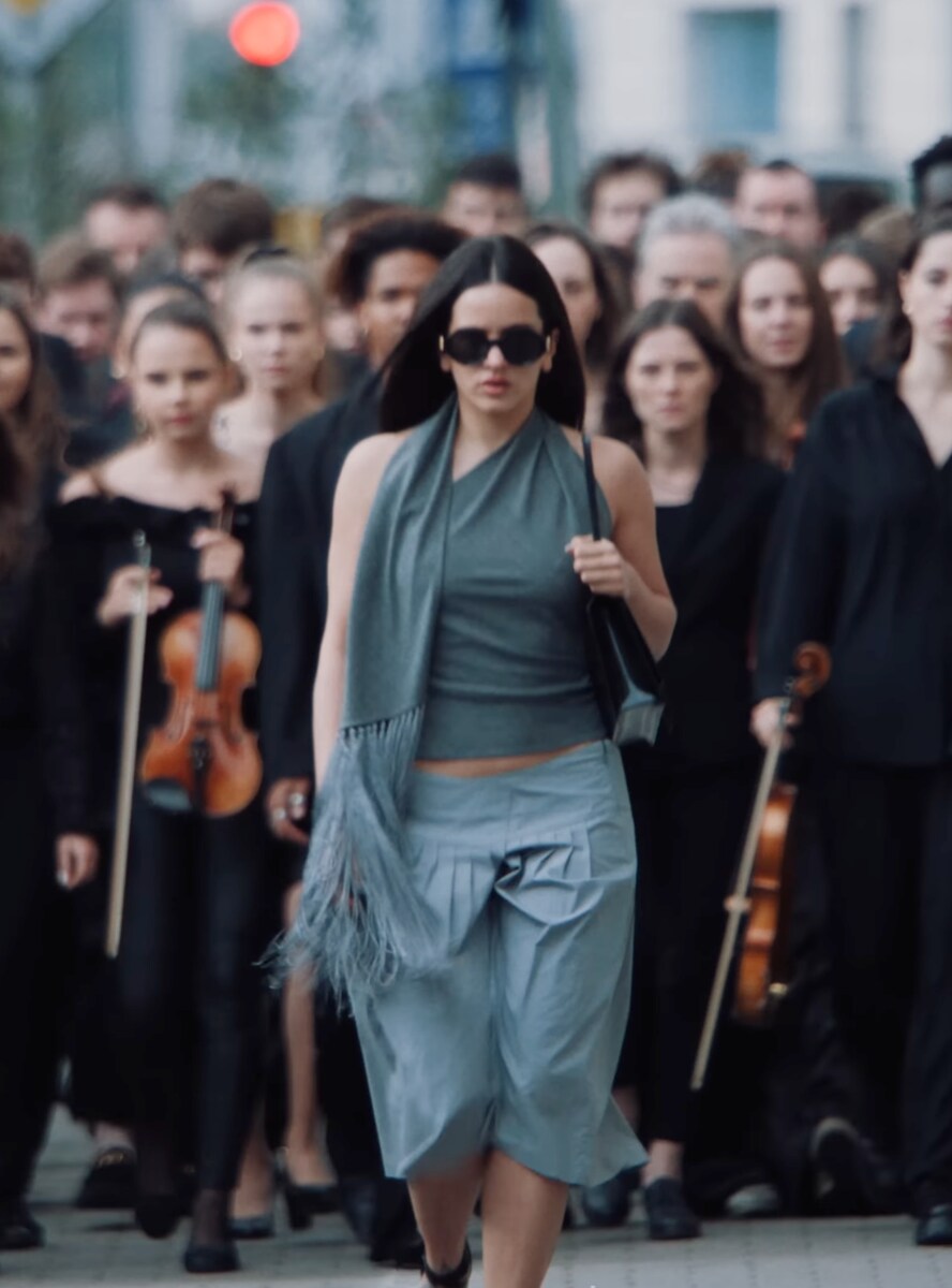 Earlier in the song, she begins singing a verse in German, “I keep many things inside my heart. That’s why my heart is so heavy.”