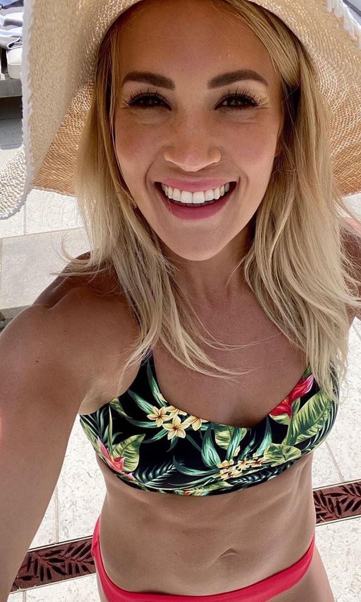 carrie underwood bikini