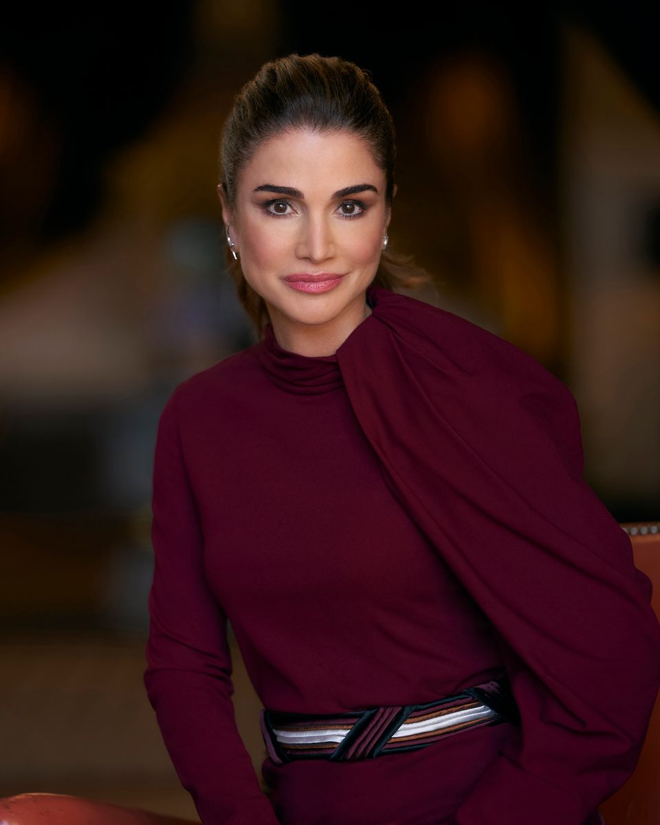 Queen Rania of Jordan shines in all-white sash, chilaba, and shirt dress honoring tradition