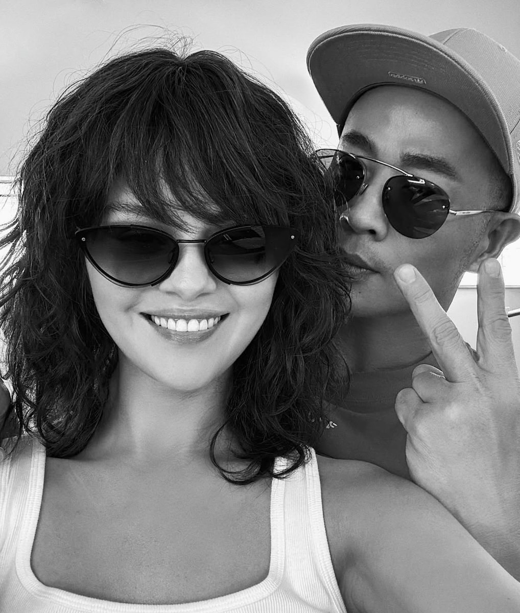 Selena Gomez shows off her new look in new selfie with Hung Vanngo