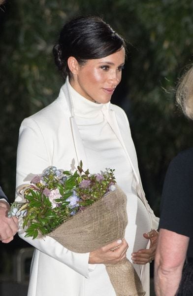 meghan markle cradling bump