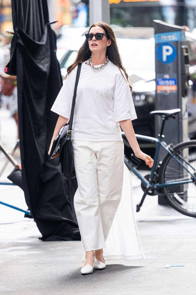 NEW YORK, NEW YORK - JULY 25: Anne Hathaway is seen filming 'The Devil Wears Prada 2' in Midtown on July 25, 2025 in New York City. (Photo by TheStewartofNY/GC Images)