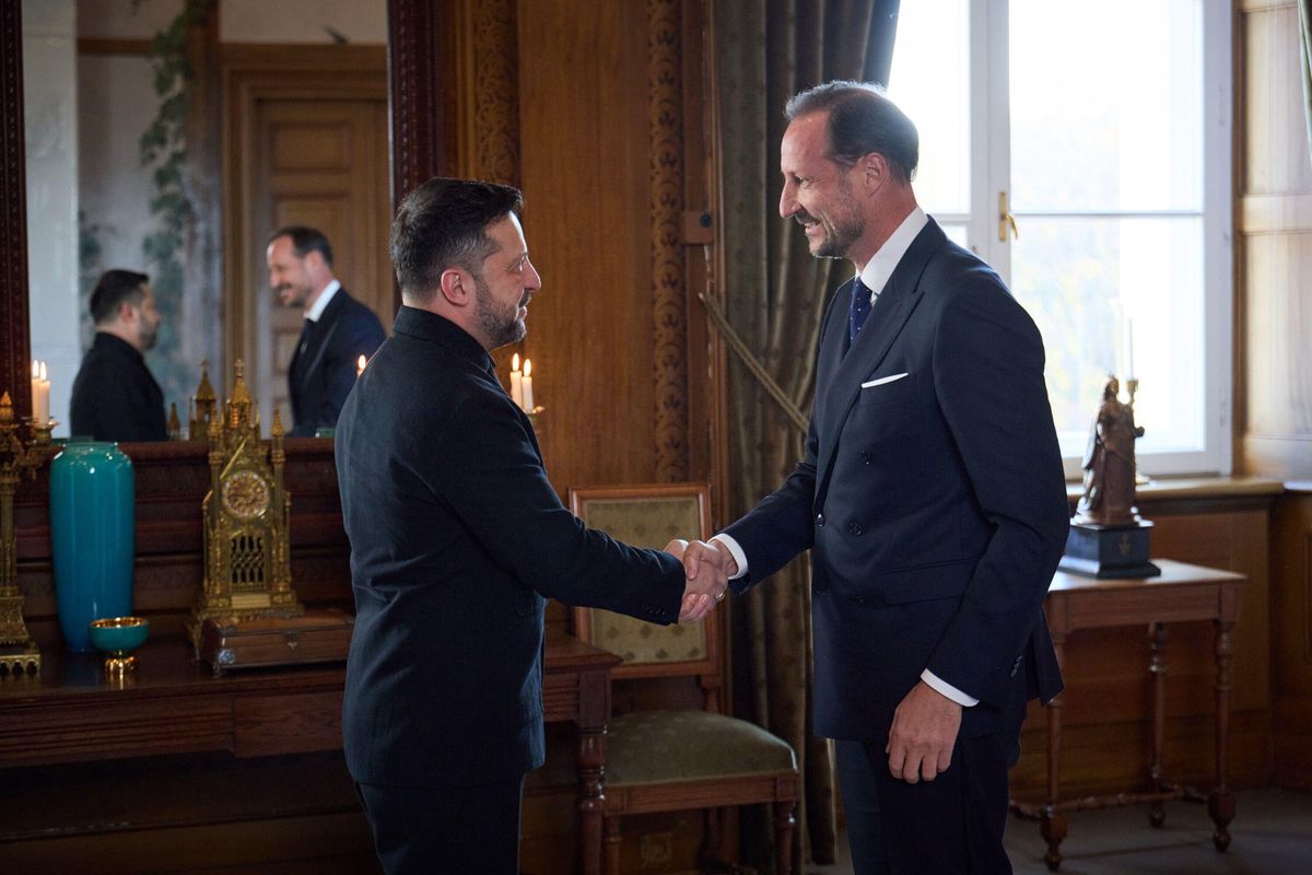 King Haakon of Norway welcomed Ukrainian President Volodymyr Zelenskyy to the Royal Palace in Oslo during an important diplomatic visit.