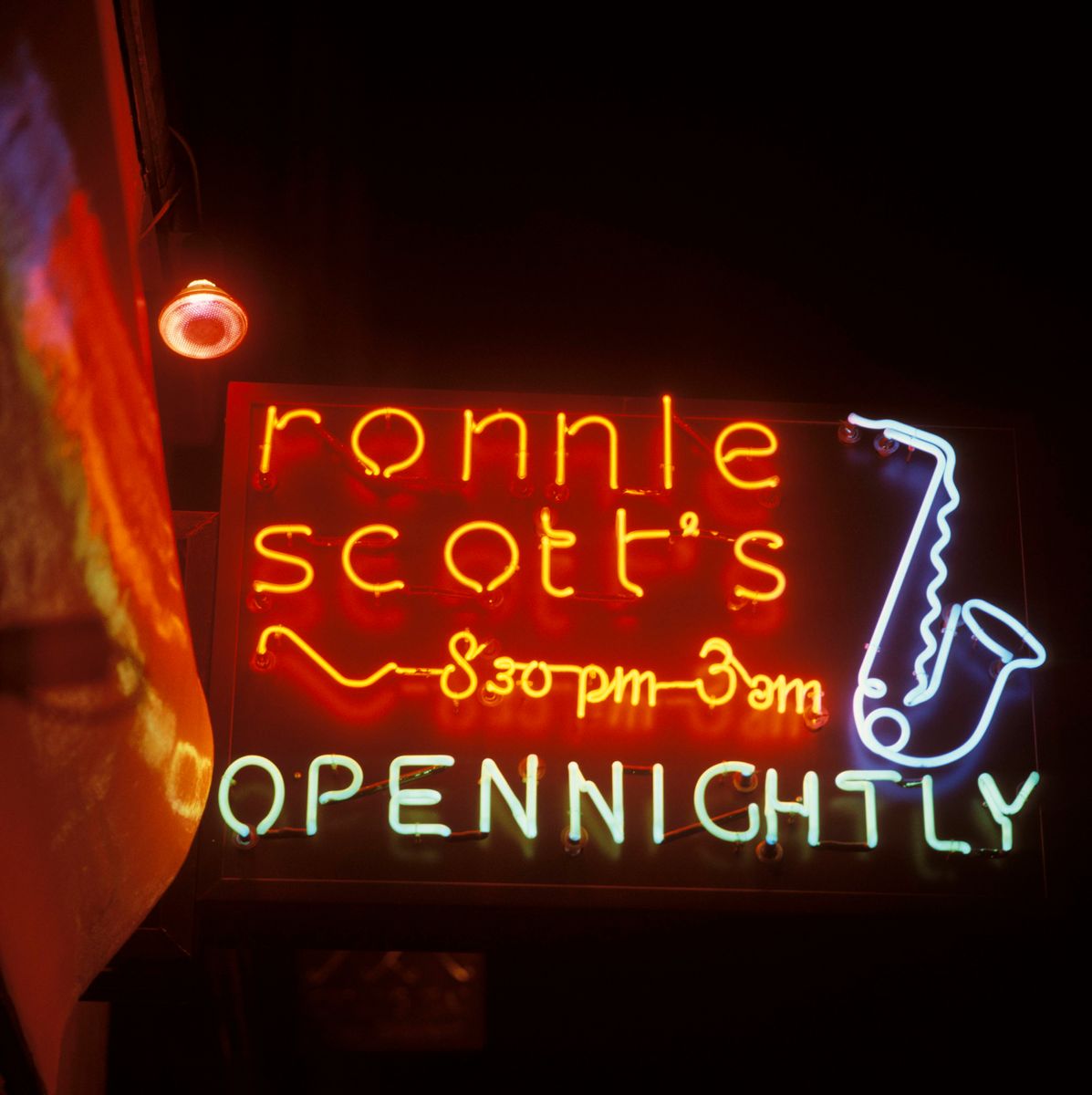 Ronnie Scott’s Jazz Club in London’s Soho has been a landmark of the international jazz scene since opening its doors in 1959, welcoming generations of influential artists to its storied stage.
