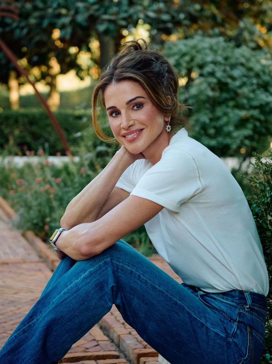 Queen Rania opted for a relaxed look in jeans and a classic white T-shirt for her latest official portrait.