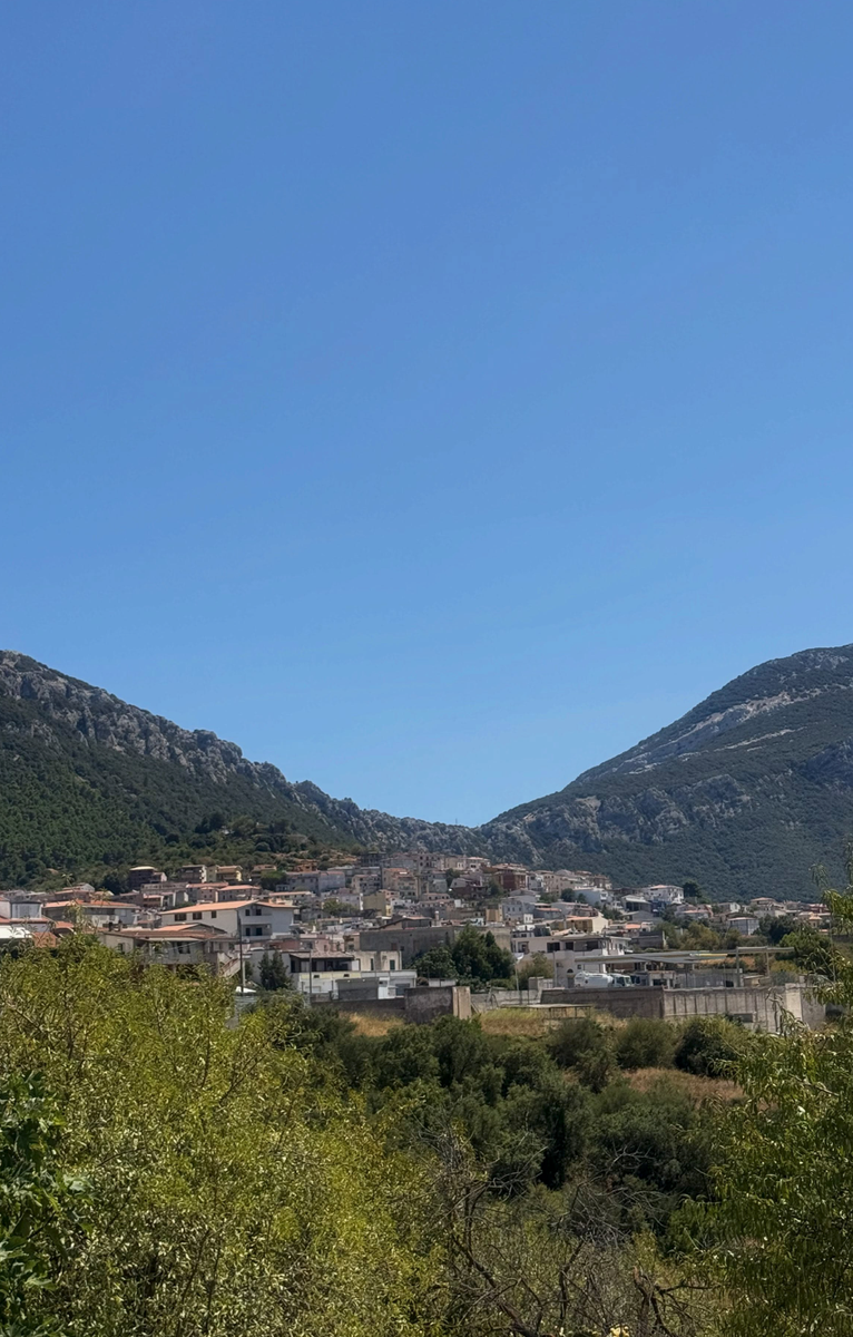 The singer shared a glimpse of the mountainous landscape surrounding her getaway.