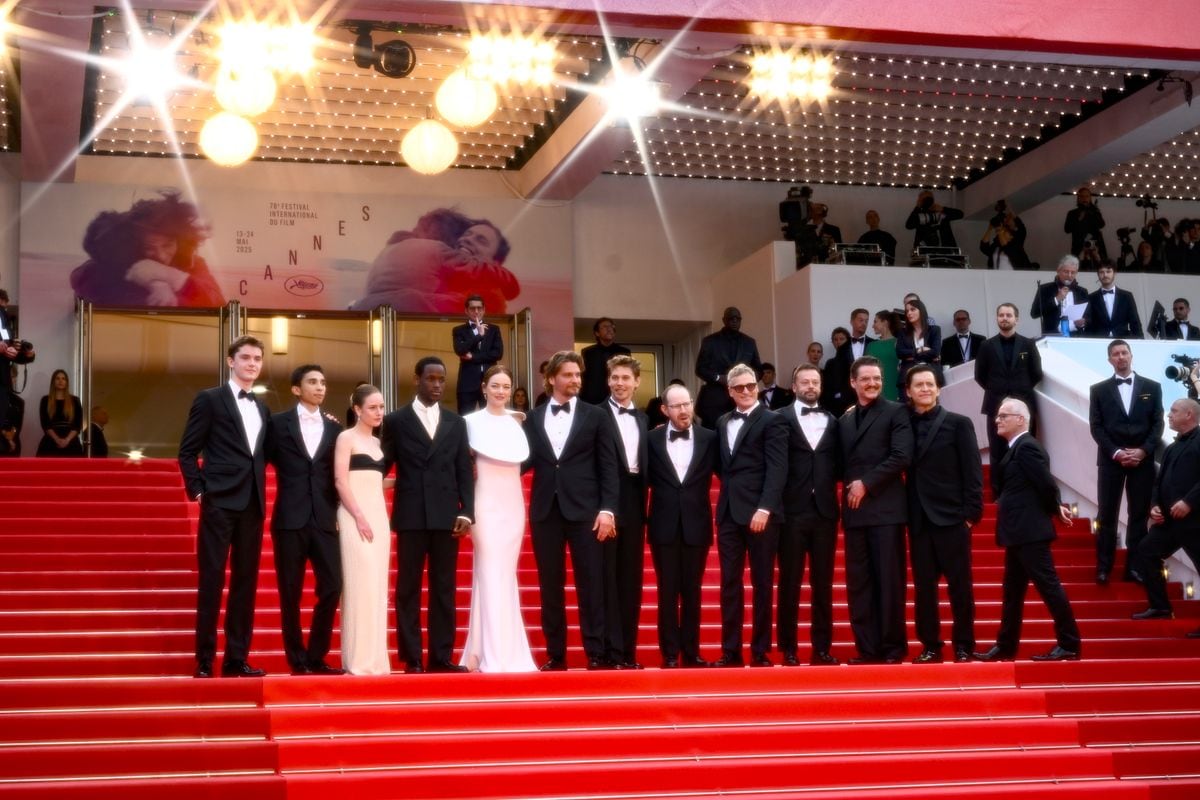 Cameron Mann, Matt Gomez Hidaka, Amelie Hoeferle, Micheal Ward, Emma Stone, Luke Grimes, Mayor of Cannes David Lisnard, Austin Butler, Ari Aster, Joaquin Phoenix, Lars Knudsen, Pedro Pascal and Clifton Collins attend the "Eddington" red carpet at the 78th annual Cannes Film Festival 