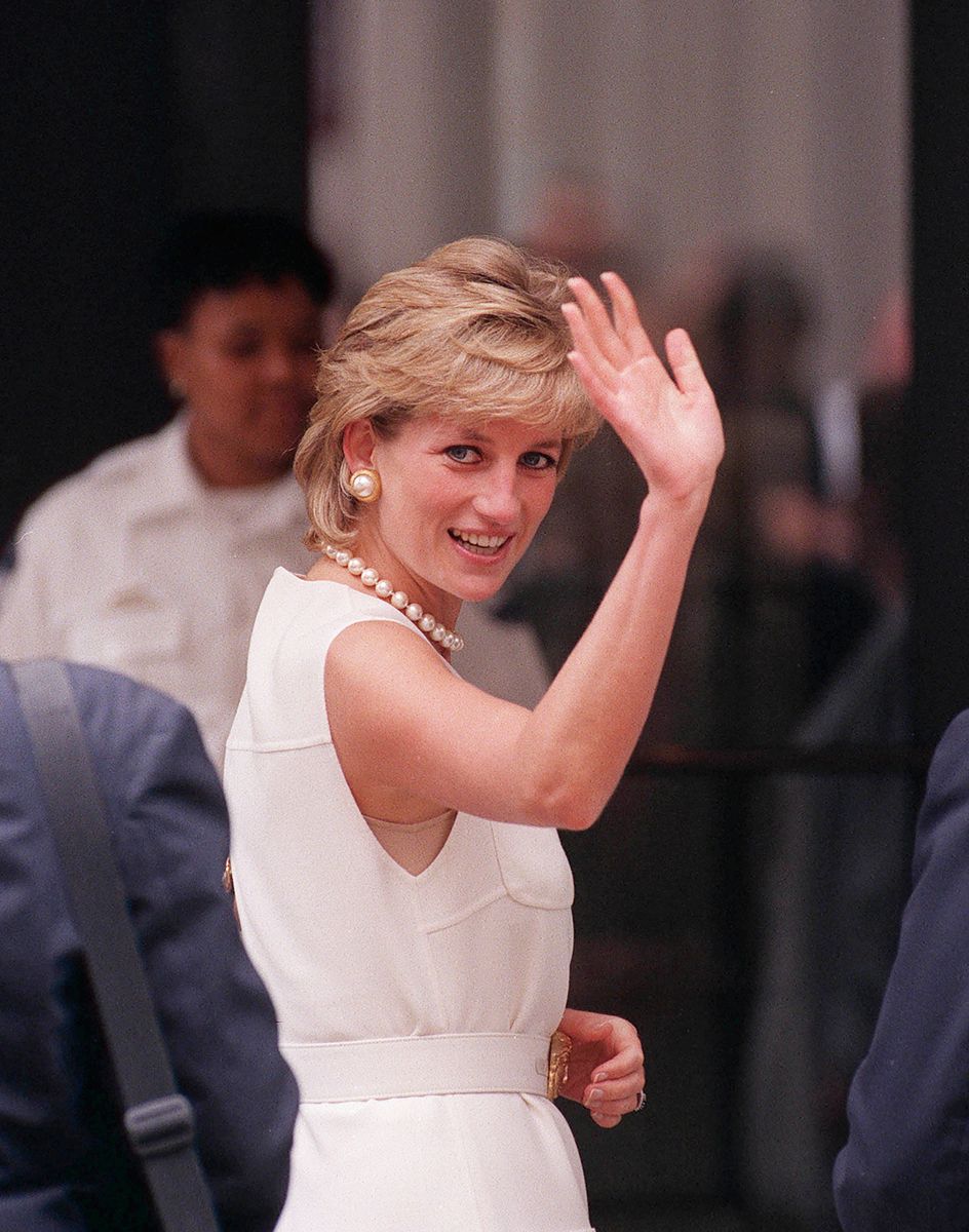 Princess Diana leaves the Drake Hotel in Chicago on June 6, 1996, following a visit to the city.