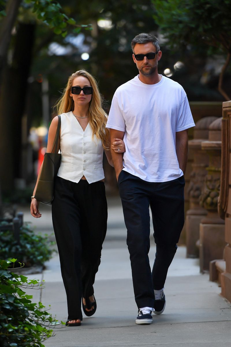  Jennifer Lawrence and Cooke Maroney seen out and about in Manhattan on August 22, 2023 in New York City. (Photo by Robert Kamau/GC Images)