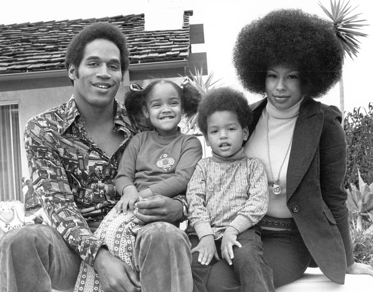 NFL star O.J. Simpson poses for a portrait with his wife Marguerite (Whitley) Simpson, daughter Arnelle, and son Jason on January 8, 1973, in Los Angeles, California.  (Photo by Michael Ochs Archives/Getty Images)