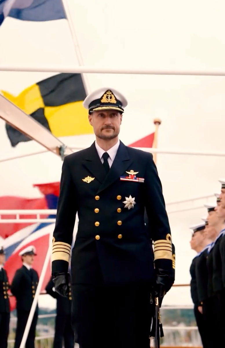 King Haakon inspected the crew aboard the Royal Yacht Norge during the traditional end-of-season ceremony.