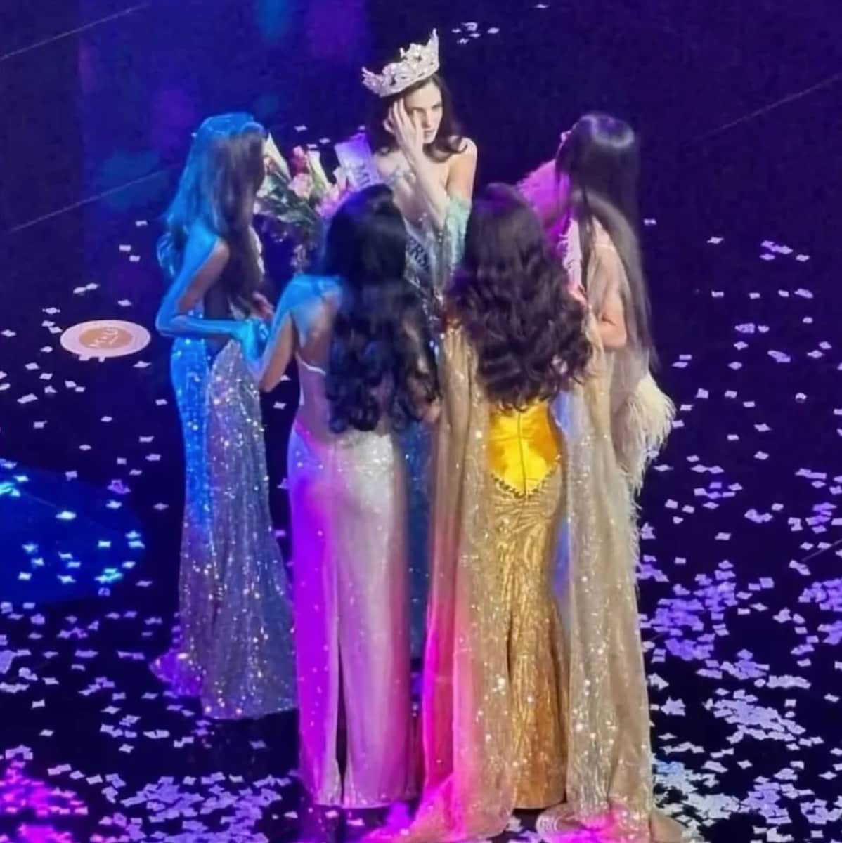 Only four out of the 31 contestants hugged the winner.