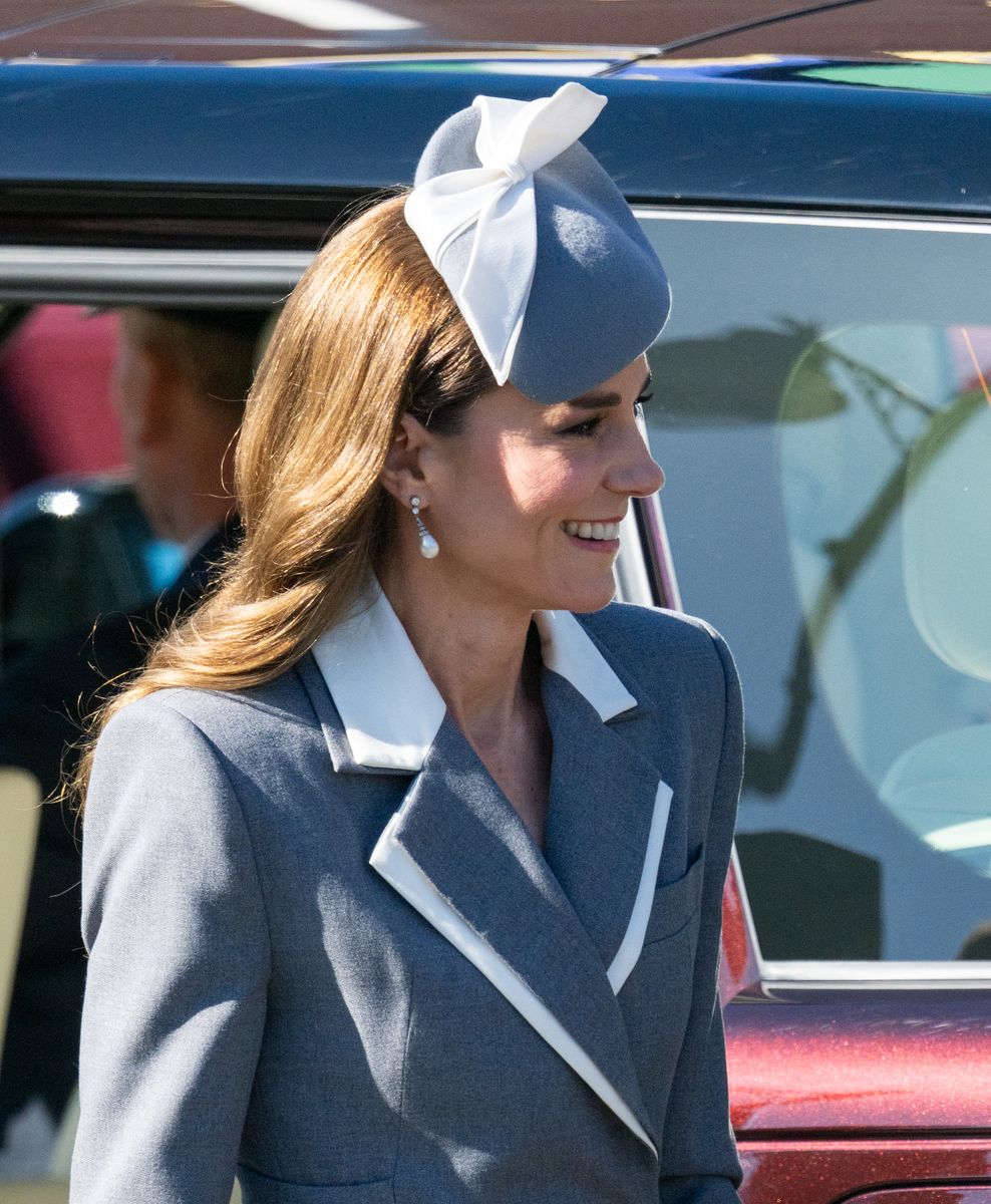 These earrings once belonged to Princess Diana, who received them as a gift from the Spencer family shortly before her wedding in 1981