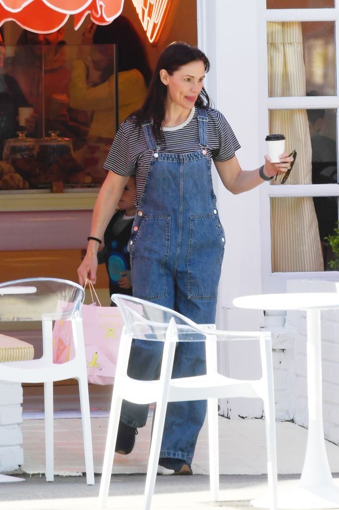Jennifer Garner all smiles during easter with the family