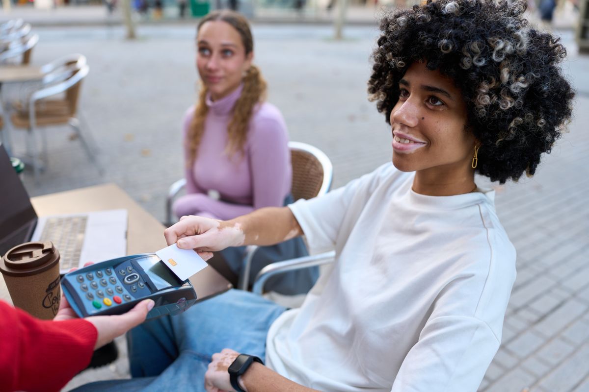 Financial confidence doesn’t depend on wealth; it’s about control.