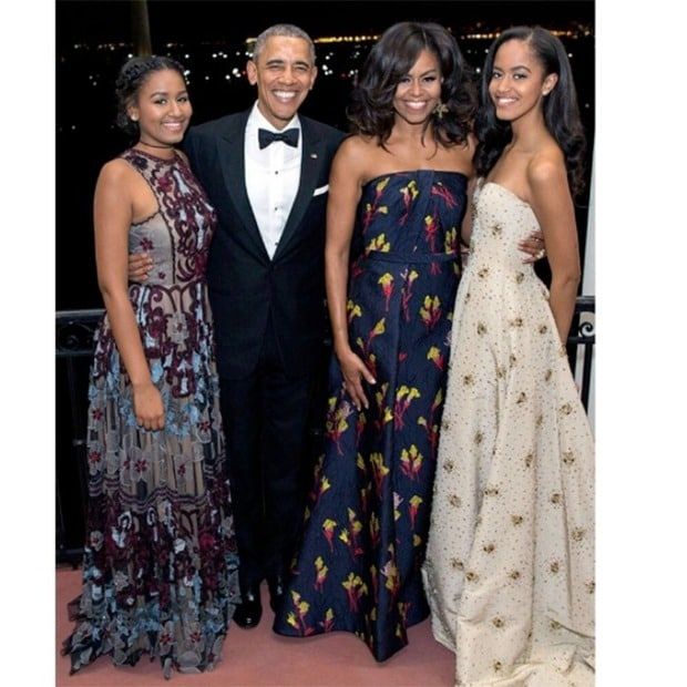 The Obama family's holiday card was taken during the state dinner held in honor of Justin Trudeau in March.
Photo: Instagram/@petesouza