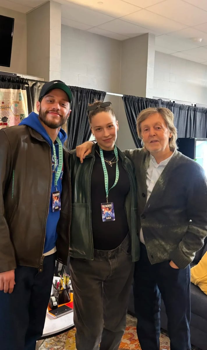 Elsie Hewitt posts about Pete Davidson's surprise date