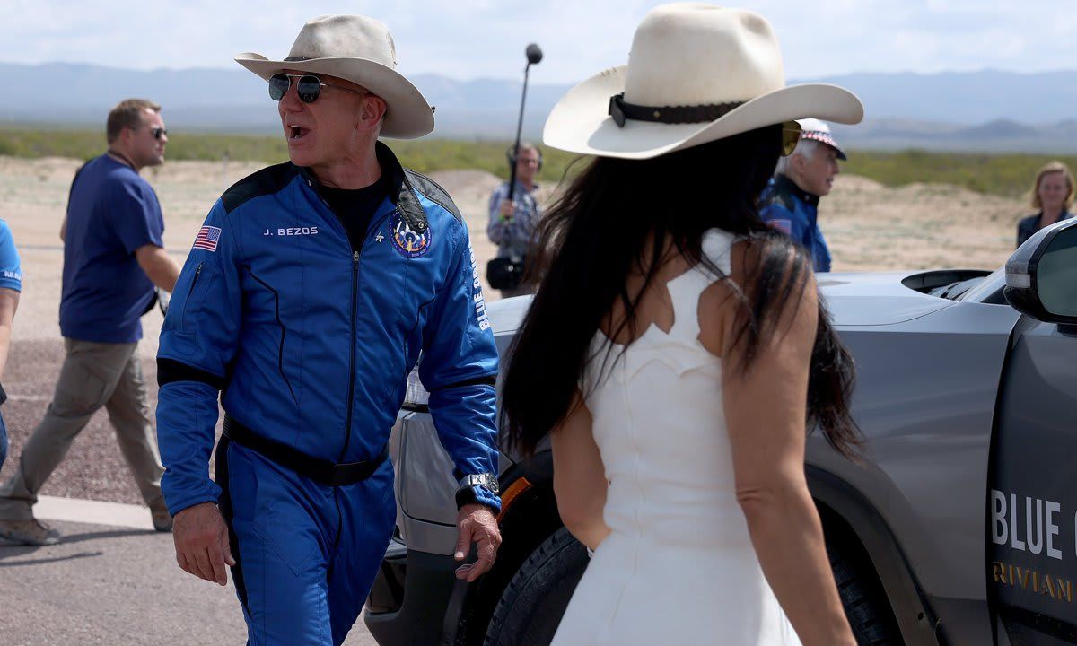 Jeff Bezos' Blue Origin New Shepard Space Vehicle Flies The Billionaire And Other Passengers To Space
