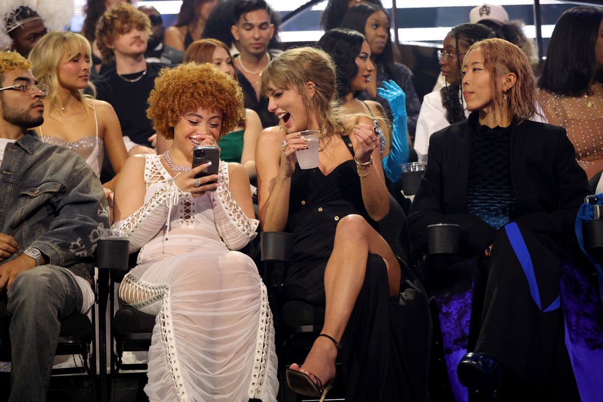  Ice Spice and Taylor Swift attend the 2023 MTV Video Music Awards at Prudential Center on September 12, 2023 in Newark, New Jersey. (Photo by Kevin Mazur/Getty Images for MTV)