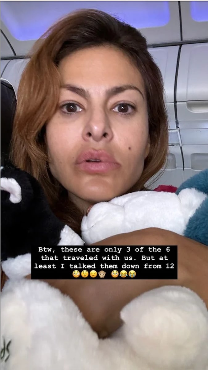 Eva Mendes travels with the kids