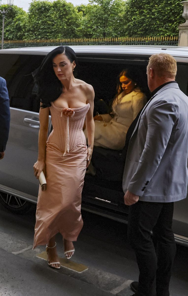 Katy had a strapless blush corset gown with ribbon detail.