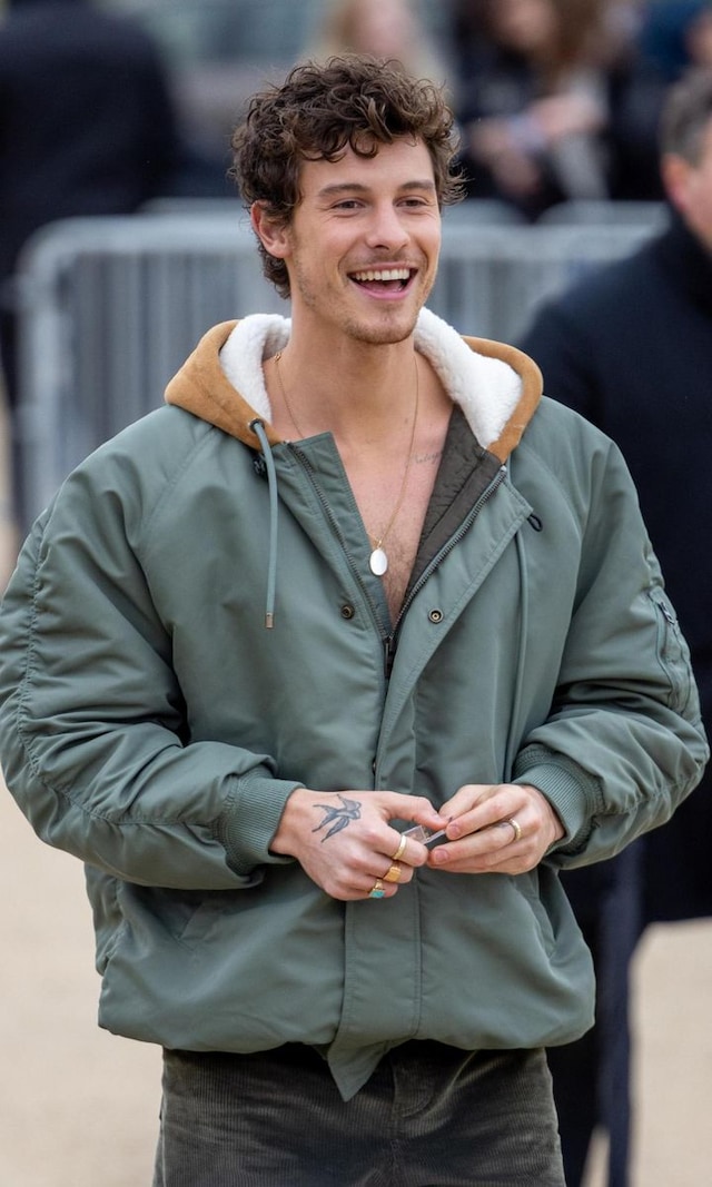 Shawn Mendes poses shirtless and surprises his fans at Paris Fashion Week