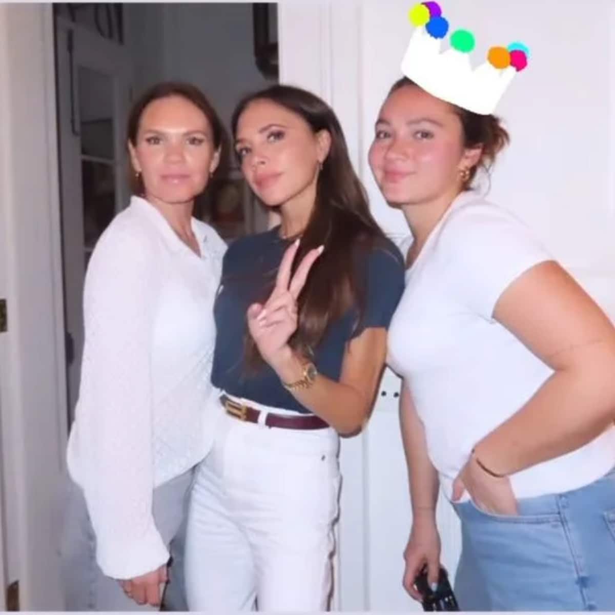 Victoria Beckham poses with lookalike sister Louise Adams in birthday ...