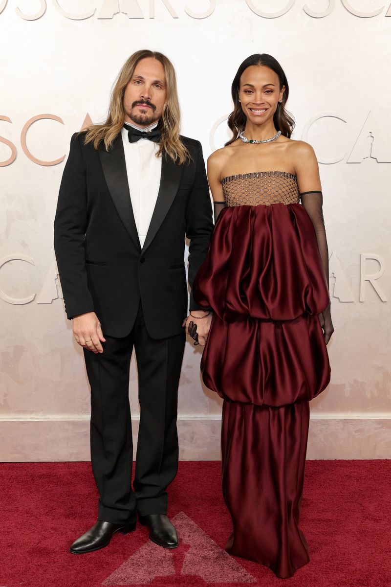Zoe Saldaña and Marco Perego go on a stylish double date night with friends