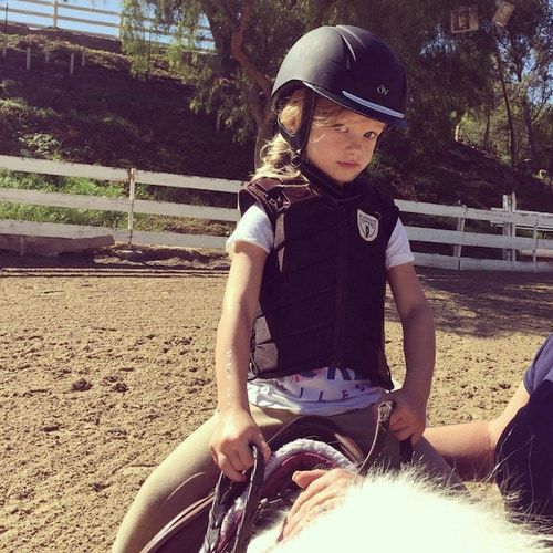 Jessica Simpson's three-year-old daughter is "fearless" in her equestrian attire riding a pony.
<br>
Photo: Instagram.com/@jessicasimpson