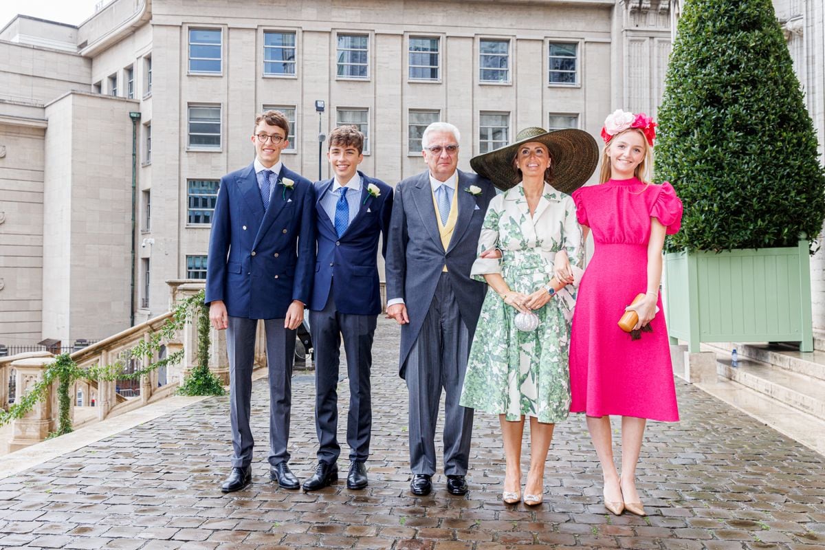 BRUSSELS, BELGIUM - SEPTEMBER 10: From L-R: Prince Nicolas of Belgium, Prince Aymeric of Belgium, Prince Laurent of Belgium, Princess Claire of Belgium and Princess Louise of Belgium at the wedding of Princess Maria Laura and William Isvy on September 10, 2022 in Brussels, Belgium. (Photo by Patrick van Katwijk/Getty Images)