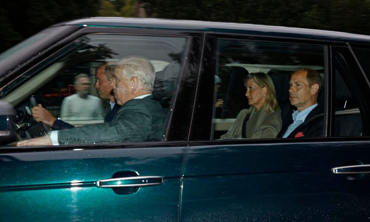  (L R) Prince William, Duke of Cambridge, Prince Andrew, Duke of York, Sophie, Countess of Wessex and Edward, Earl of Wessex arrive to see Queen Elizabeth at Balmoral Castle on September 8, 2022 in Aberdeen, Scotland. 