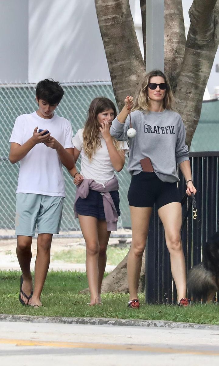 Gisele and her kids