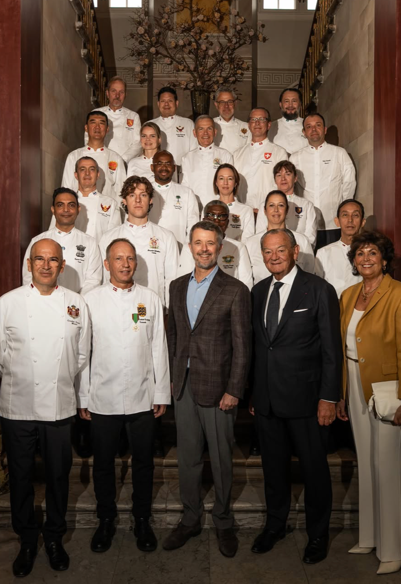King Frederik welcomed members of the Club des Chefs des Chefs to Frederik VIII’s Palace at Amalienborg, 42 years after his first official engagement with the organization.