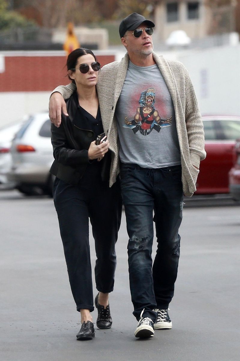 Photo © 2018 Backgrid/The Grosby Group
Spain: Lagencia Grosby

** RIGHTS: WORLDWIDE EXCEPT IN ITALY, UNITED KINGDOM ** 

EXCLUSIVE
Studio City, March 03, 2018. 
Sandra Bullock and Bryan Randall have been dating for 2 1/2 years and it looks like the couple taken their relationship to the next level. Sandra and her beau of over 2 1/2 years were spotted lovingly walking arm in arm while out for a coffee run. Bryan can be seen wearing a brand new gold band on THAT finger. It seems America's sweetheart may have tied the knot once again.