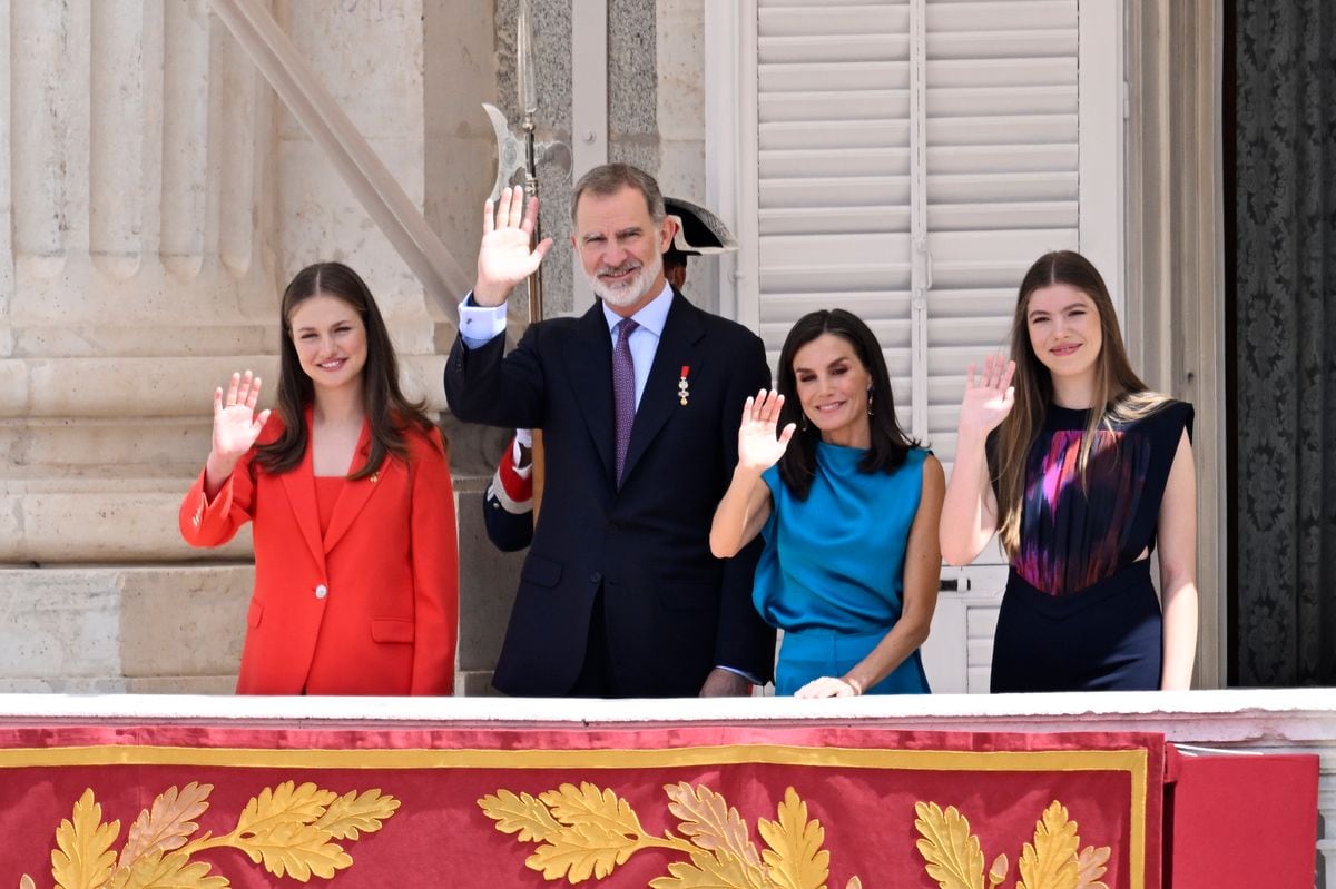 MADRID, SPAIN - JUNE 19: Crown Princess Leonor of Spain, King Felipe VI of Spain, Queen Letizia of Spain and Princess Sofia of Spain attends the solemn release of the royal guard during the celebration events of the 10th anniversary of the proclamation of his majesty King Felipe VI of Spain at The Royal Palace on June 19, 2024 in Madrid, Spain.  (Photo by Carlos Alvarez/2024 Carlos Alvarez)