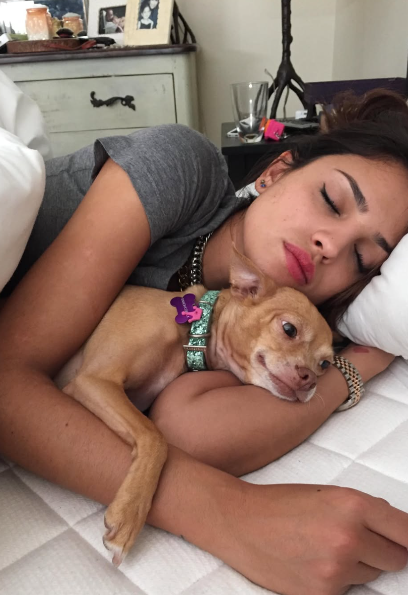 Eiza González shared an emotional tribute following the death of her beloved dog Pasita, who had been with her for nearly 24 years. 
