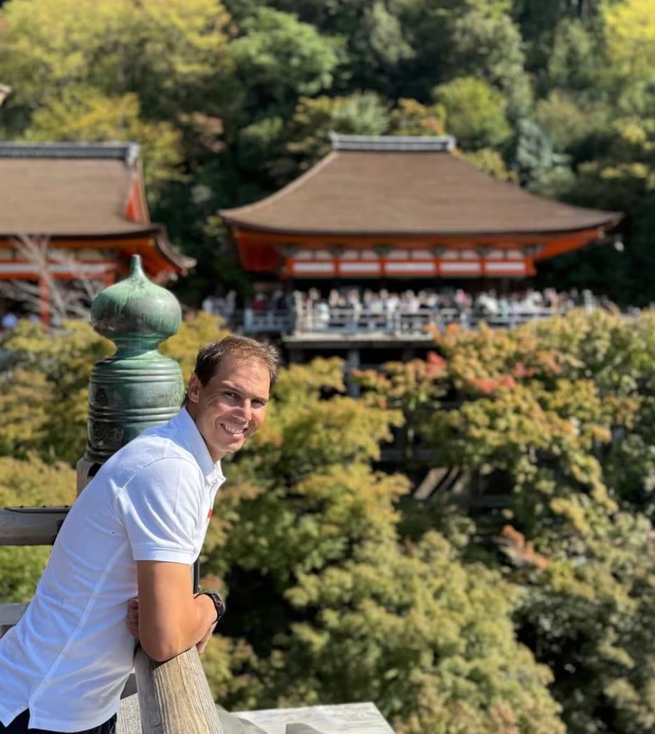 His parents, Ana María and Sebastián, his sister Maribel, and his wife, Mery Perelló, have been by his side through triumphs and defeats alike.