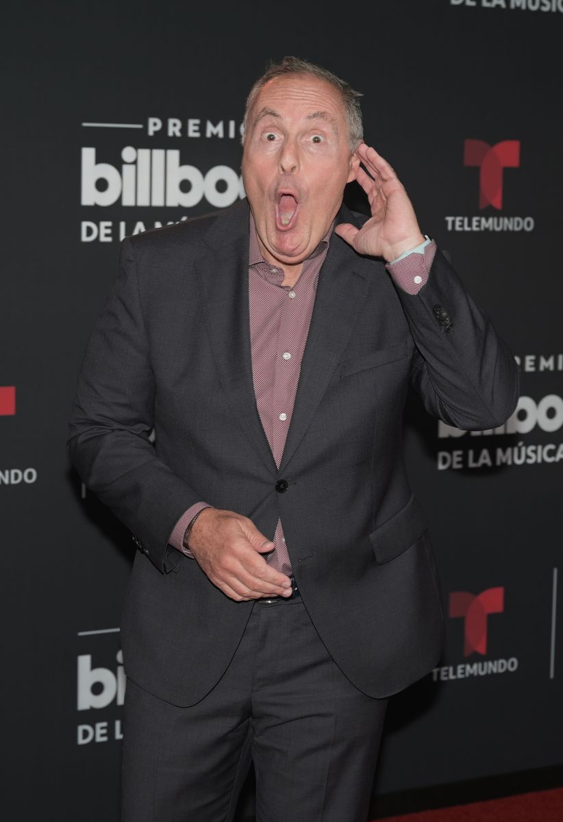 Although he built his broadcasting career in America, he never lost his emotional bond with Argentina's national team. 