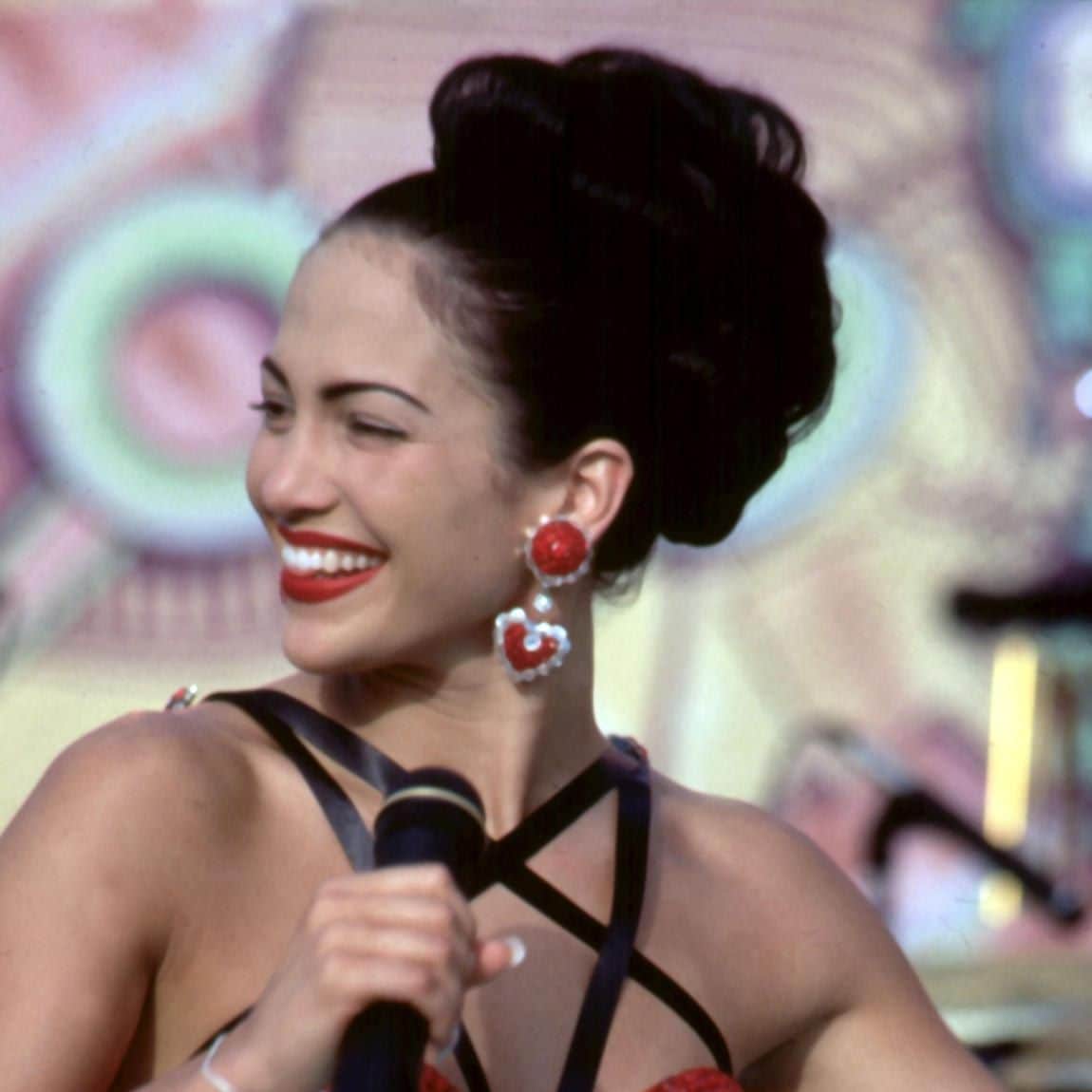 Selena Quintanilla hairstyle