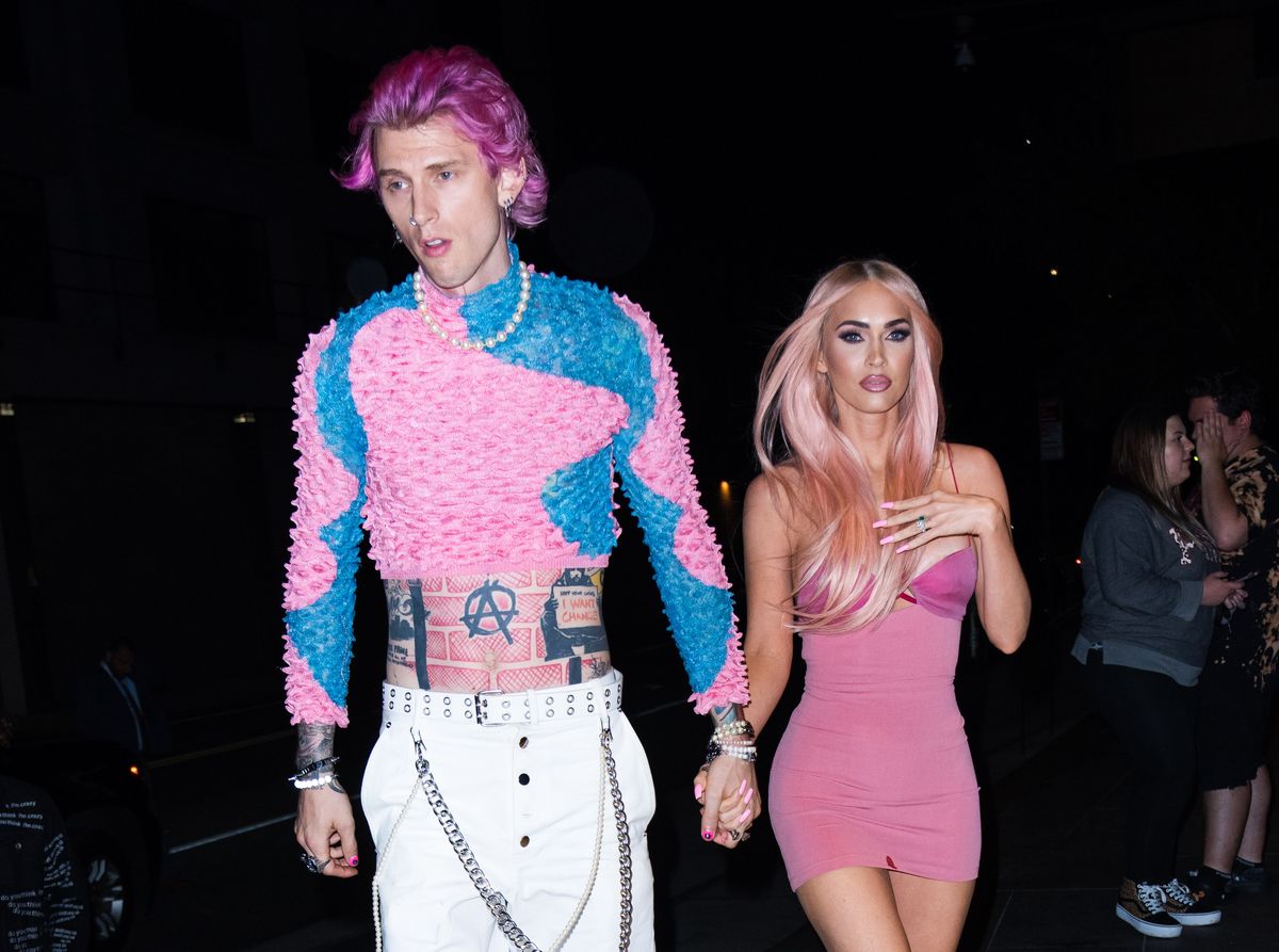 NEW YORK, NEW YORK - JUNE 27: Machine Gun Kelly and Megan Fox go back to their hotel on June 27, 2022 in New York City. (Photo by Jackson Lee/GC Images)