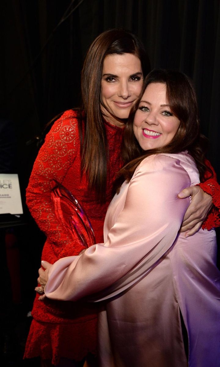 Melissa McCarthy and Sandra Bullock at the People's Choice Awards 2016   Backstage And Audience