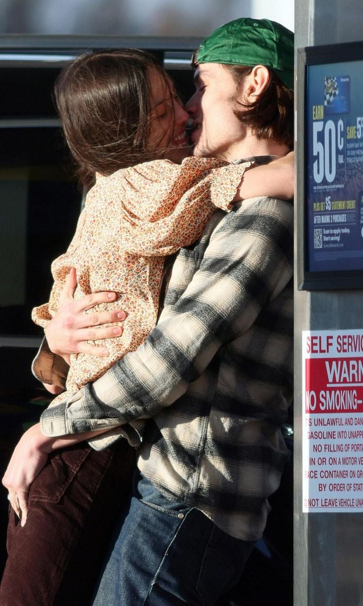Olivia Rodrigo and Louis Partridge