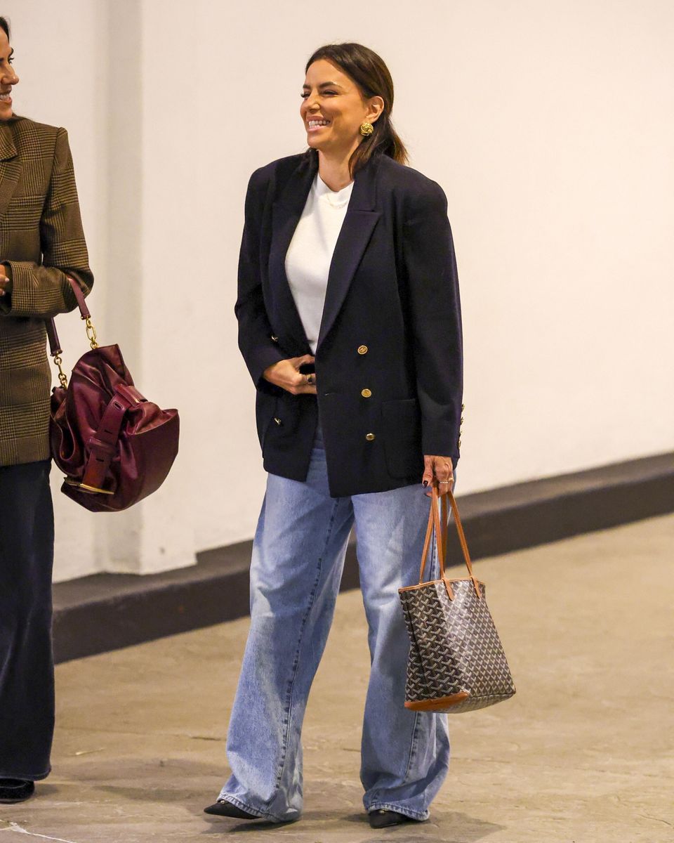 Eva Longoria added statement gold jewelry, including sculptural earrings and layered rings, bringing subtle glamour to the otherwise minimalist outfit. 