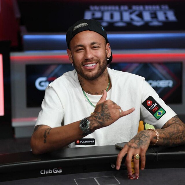 All the soccer players that share the exact birthdate!