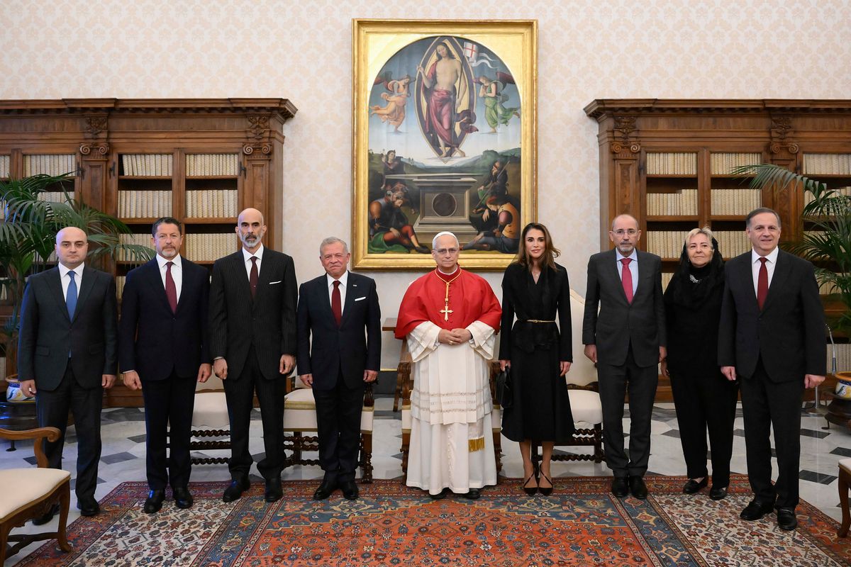 Pope Leo XIV poses with King Abdullah II of Jordan, Queen Rania of Jordan and delegation during an audience at the Apostolic Palace 