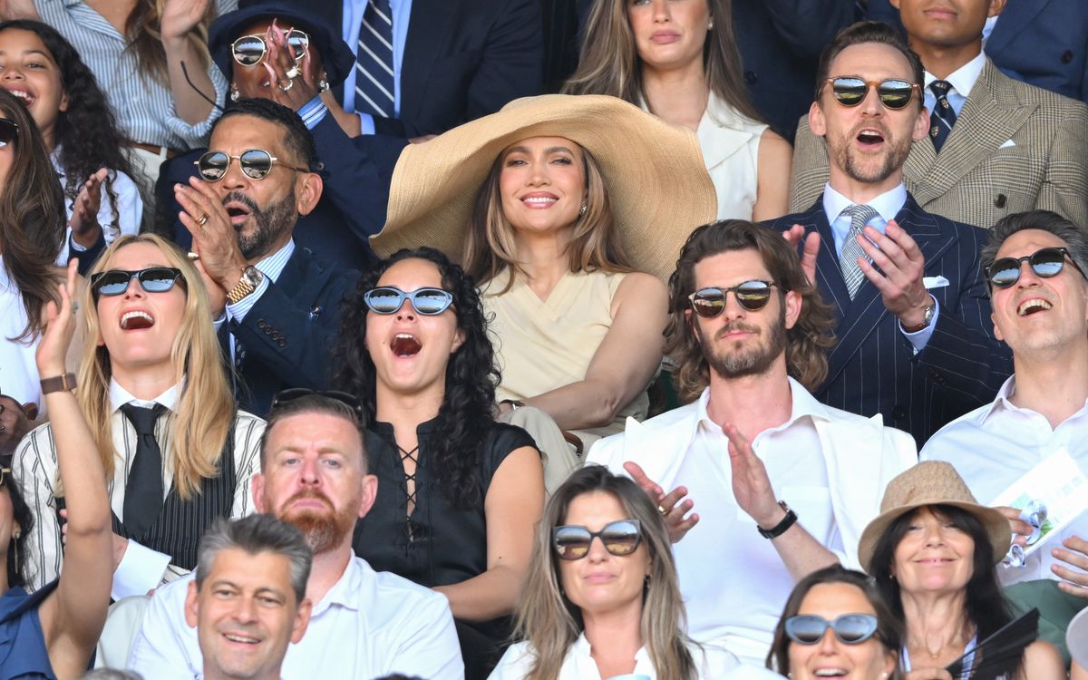 Jennifer Lopez becomes the center of attention with a wide-brim hat in a sea of sunglasses