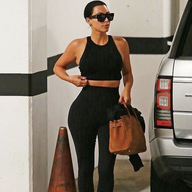Kim Kardashian was seen rocking some chic workout wear including a geometric crop top and high-waist leggings by Live the Process.
<br>
www.shop.livetheprocess.com
<br><br>
Photo: Instagram/@livetheprocess