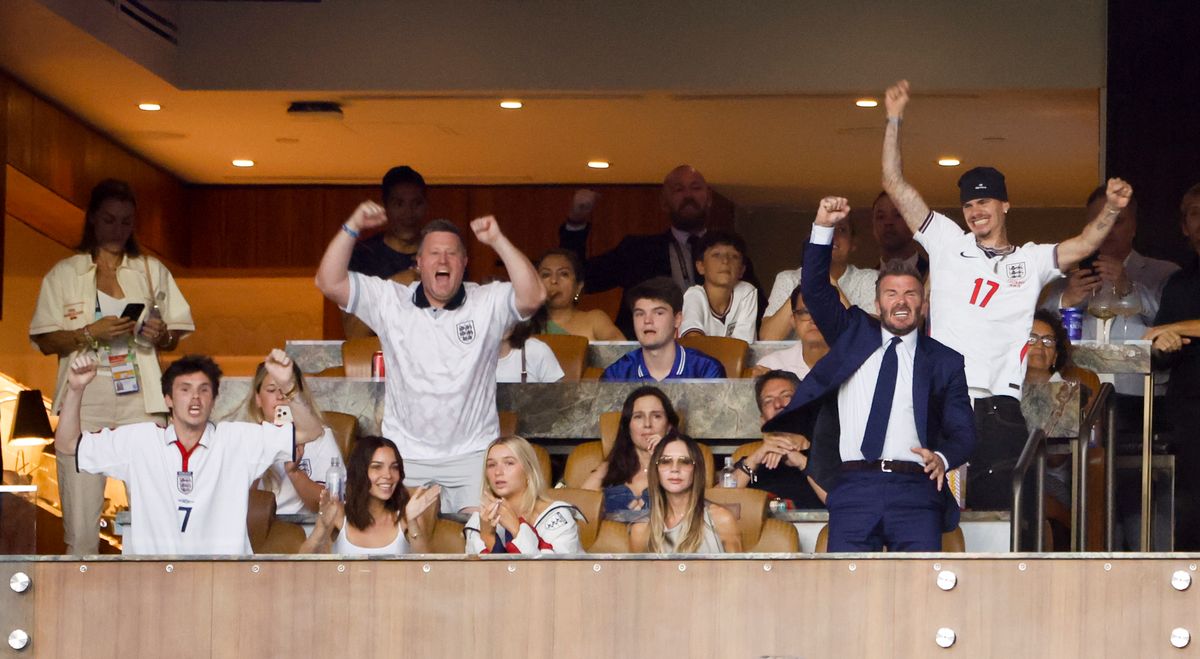 From left, Cruz Beckham, his girlfriend Jackie Apostel, Harper Beckham, Victoria Beckham, David Beckham, above him Romeo Beckham, celebrate the victory following the FIFA World Cup 2026 Quarter Final football match between Norway and England