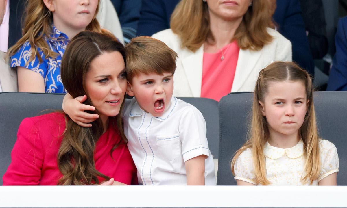 The Duchess of Cambridge flew economy to Scotland, according to a passenger on the royal’s flight