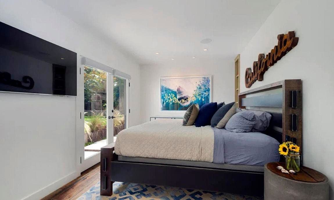 One of the bedrooms in Reese Witherspoon's home she just sold.